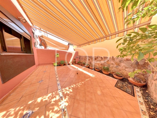 Very nice corner townhouse with large terrace for sale in the centre of Adeje, Tenerife