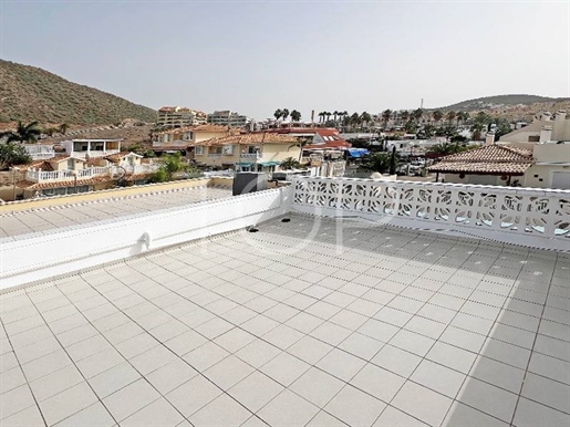 Villa indipendente con piscina privata in vendita a Palm-Mar