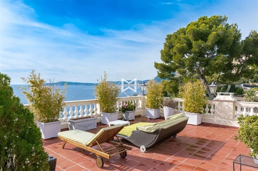 Belle Epoque property with sea view