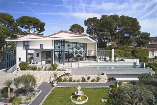 Villa contemporaine de luxe au Cannet avec vue sur mer et piscine à débordement | Opportunité rare