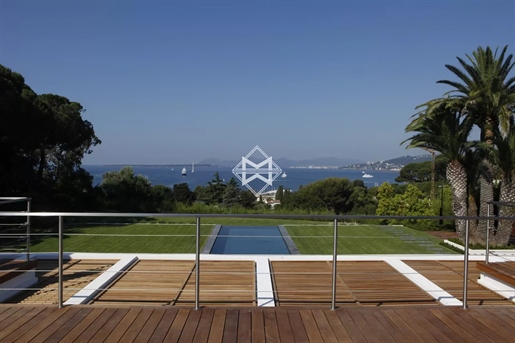 Villa contemporaine exceptionnelle avec vue mer dans un domaine fermé