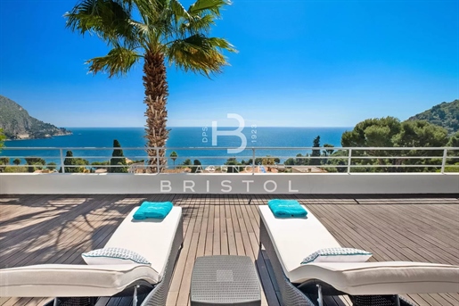 Villa in Eze - Panoramisch uitzicht op zee - In de buurt van Monaco - Koop en verkoop met L' Agence
