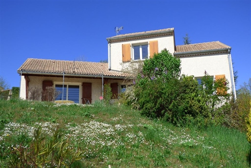 Villa 4 bedrooms and an office + basement on a plot of land 2000 m² with