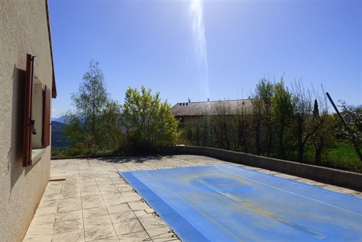 Villa 4 bedrooms and an office + basement on a plot of land 2000 m² with