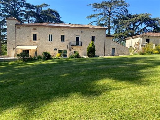 Sale property 11 rooms, barn and second house - Agen