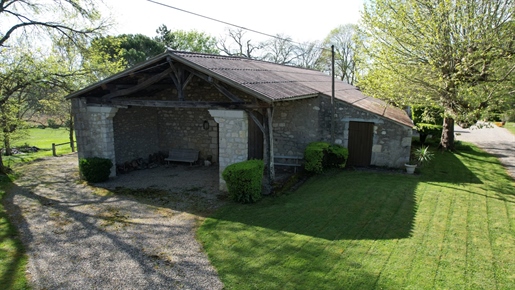 Sale property 10 rooms, outbuildings and land - 10 min from