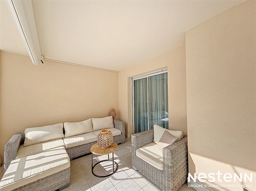 In the very center, close to the beaches, 4-room apartment in impeccable condition with terraces and