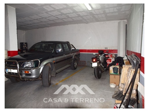 3 parkeerplaatsen in de garage gesloten in Algarrobo