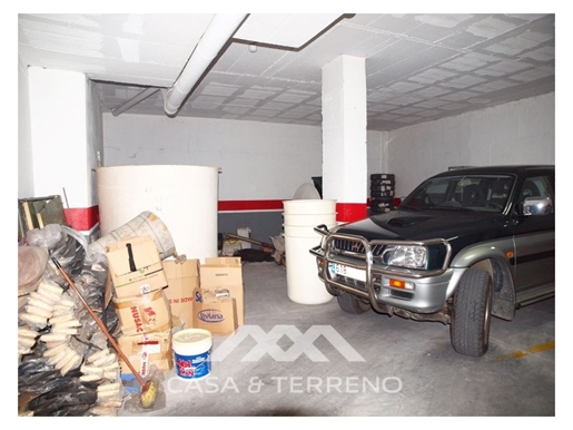 3 parkeerplaatsen in de garage gesloten in Algarrobo
