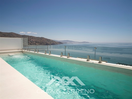 Se vende: Espectacular pareado con vistas al mar en Almuñécar