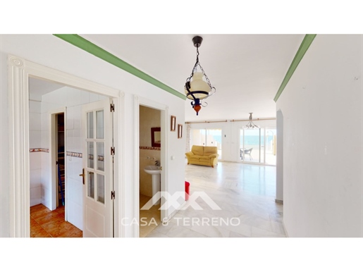 For sale: Terraced house in the first line of the beach, Torre del Mar