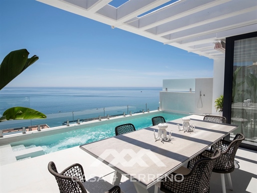 A vendre : Magnifique villa avec une vue imprenable sur la mer à Almuñécar !