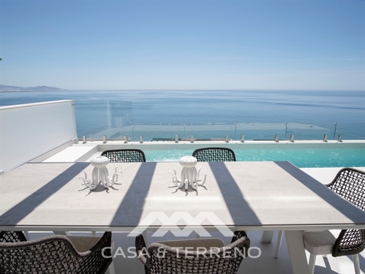 Se vende: ¡Espectacular Villa con Impresionantes Vistas al Mar en Almuñécar!