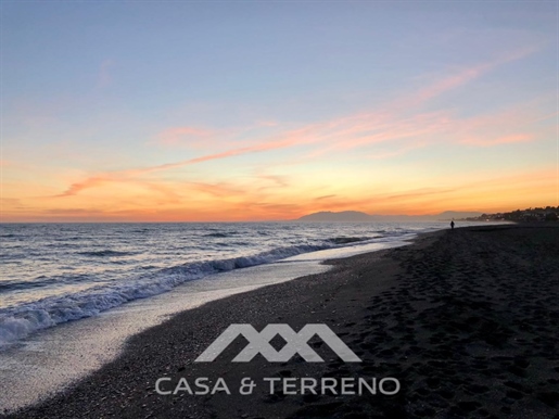 A vendre : Terrain constructible en première ligne de plage, Benajarafe, Málaga, Andalousie