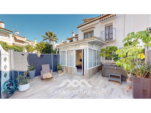Se vende: Fantástica casa adosada con dos viviendas, Caleta de Vélez, Andalucía