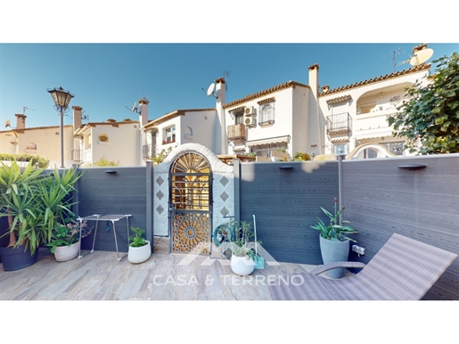 Se vende: Fantástica casa adosada con dos viviendas, Caleta de Vélez, Andalucía