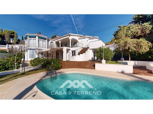 For sale: Villa with three residential units, Caleta de Vélez, Málaga, Andalusia
