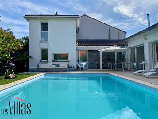 Mérignac Arlac: villa of 210 m2 on plot of 800 m2, 10 rooms, swimming pool