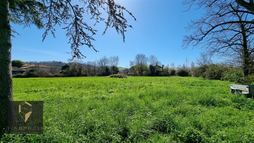 T7 property with outbuildings - Barn - flat land 9608 m2 - town center