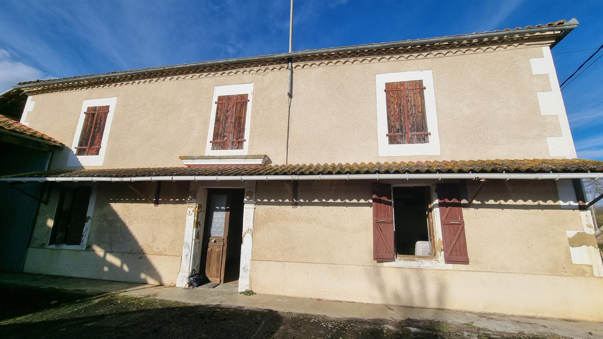 T3 Farm of 162 m2 with outbuildings and land