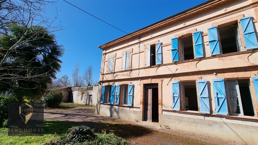 T7 property with outbuildings - Barn - flat land 9608 m2 - town center