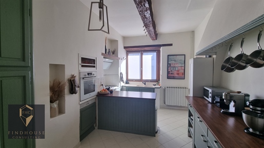 Veličanstvena T8 kuća od 340 m2 bazen i vrt i staja