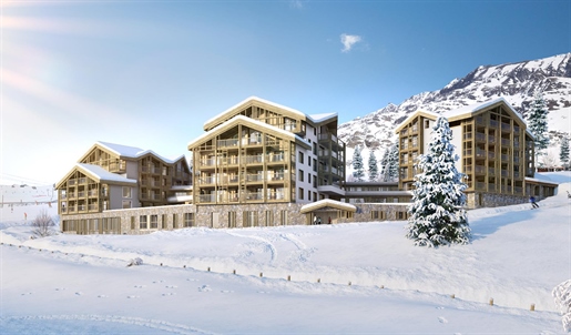 Ski in and out luxury 3 bedroom duplex penthouse apartment seconds from the Bergers ski lifts (A)