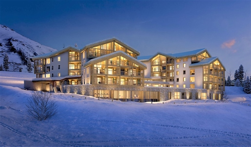 Ski in and out luxury 4 bedroom duplex penthouse apartment seconds from the Bergers ski lifts (A)