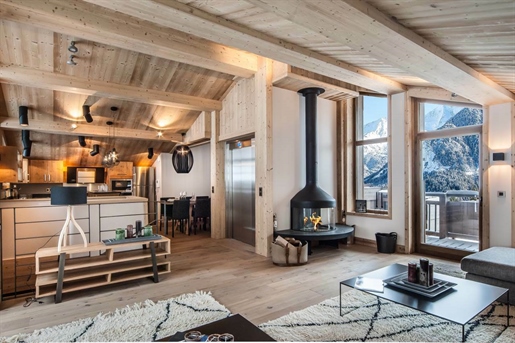 Spacious 5 bedroom apartment with breathtaking view and close to all amenities in Courchevel (A)