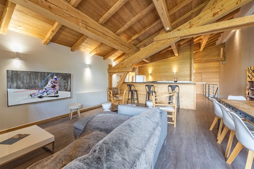 Charming 4 bedroom apartment, south facing, stunning views, 260m from the Huez gondola (A)