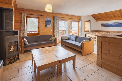 Charming 6 bedroom ski in and out apartment, superb views in sought after area in Les Menuires (A)