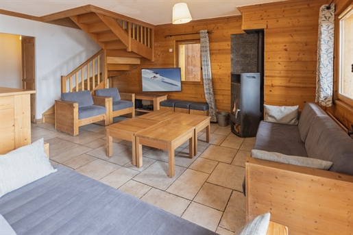 Charming 6 bedroom ski in and out apartment, superb views in sought after area in Les Menuires (A)
