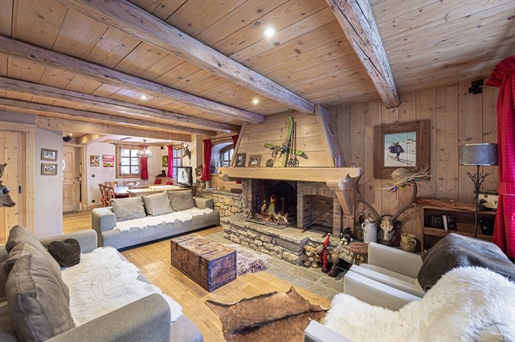 Stunning 5 bedroom chalet just 200m from the slopes and centre of Courchevel Le Praz (A)
