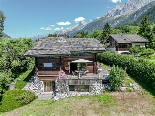 Stunning 5 bedroom chalet, south west facing, breathtaking view and surroundings in Chamonix (A)