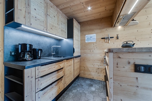 Fully renovated 3 bedroom apartment, south facing, close to Vanoise Express in Peisey Vallandry (A)