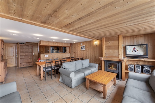 6 bedroom Ski in and out apartment, large volumes, located in the heart of Les Menuires (A)