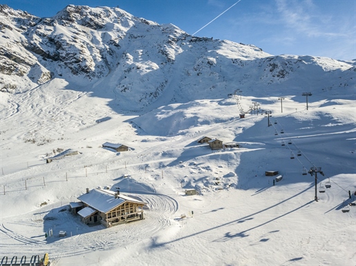 Chalet de 7 chambres ski in and out dans un emplacement exceptionnel et totalement unique aux Arcs 