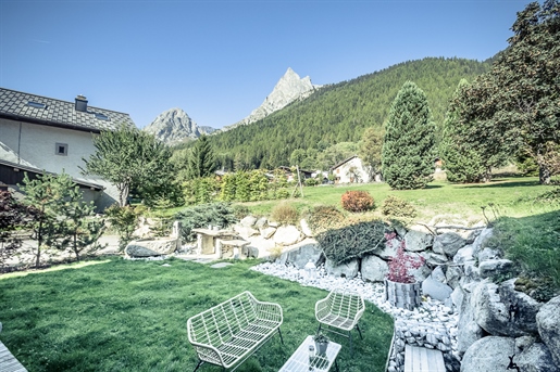 Exceptional 8 bedroom house, south west facing, close to slopes in Vallorcine (A)
