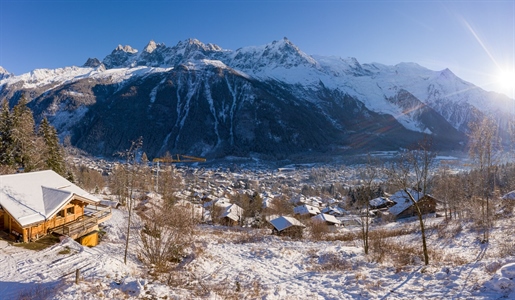 Land for sale with building permit in a prestigious and tranquil area in Chamonix (A)