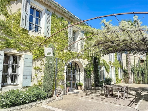 Wunderschönes Bauernhaus zum Verkauf, nur wenige Gehminuten vom Zentrum entfernt: Saint-Rémy-de-Pro
