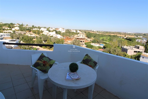 Fantastic 2 bedroom villa with swimming pool, garage, garden and balcony for sale in Albufeira.