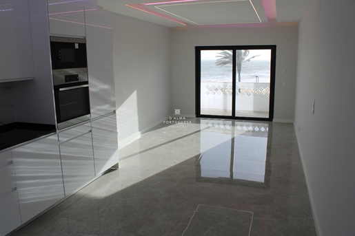 2 bedroom apartment with sea view 50 meters from the beach with garage in box