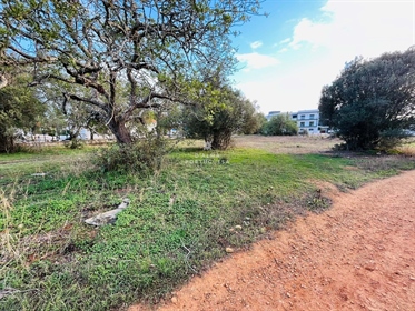 Land for construction in the center of Ferreiras.