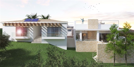 Casa en ruinas inserta en un terreno con 5.876 m2 con proyecto |Tavira