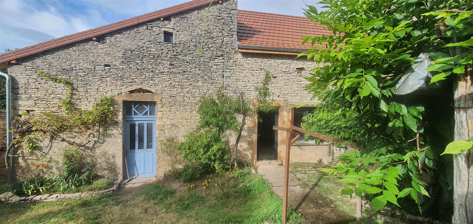 Maison de village récemment restaurée située à proximité de Cormatine Cormatin