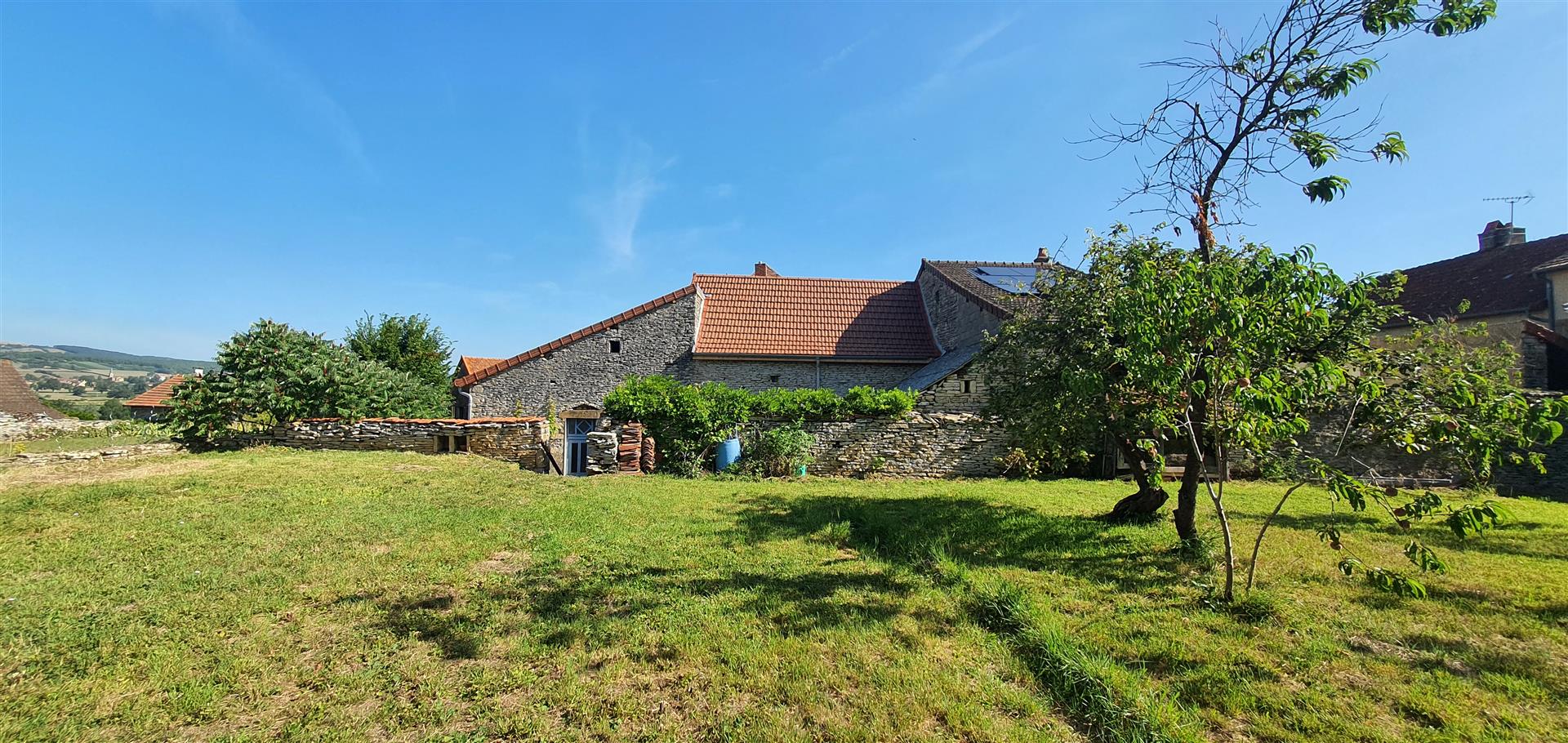 Maison de village récemment restaurée située à proximité de Cormatine Cormatin