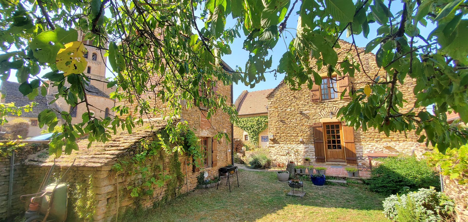 Beautifully renovated house in a lovely village close to Cluny