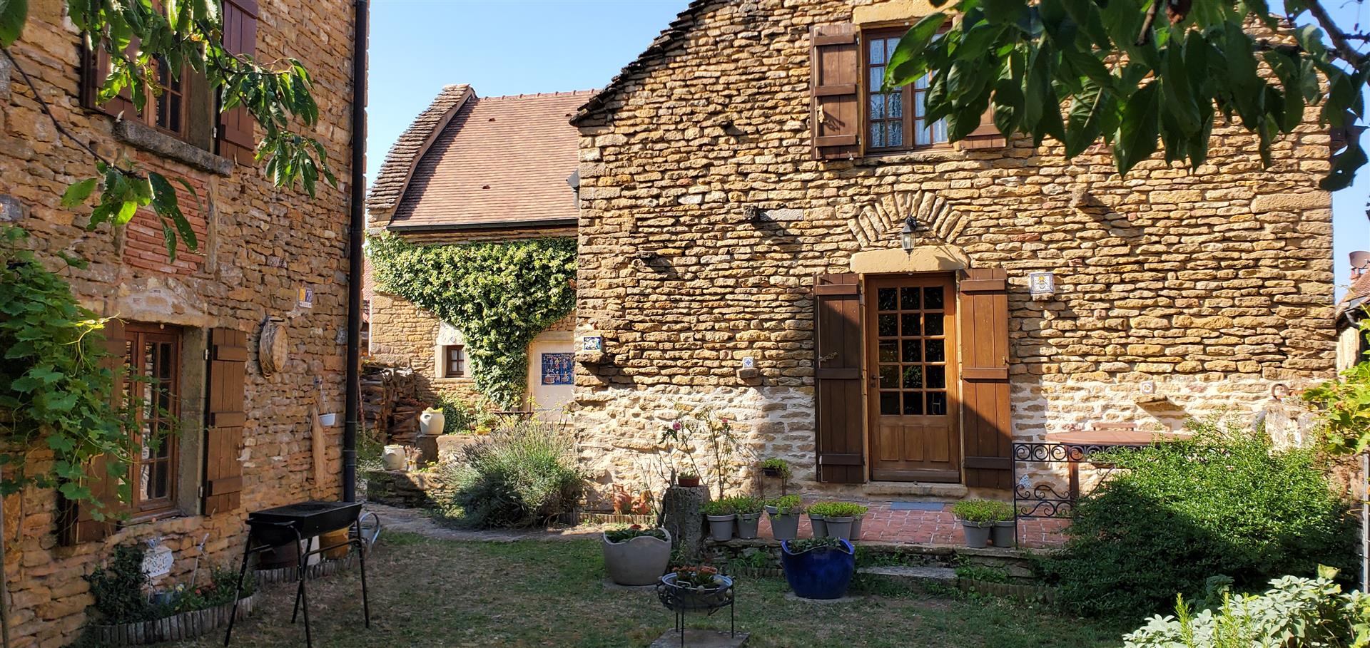 Beautifully renovated house in a lovely village close to Cluny