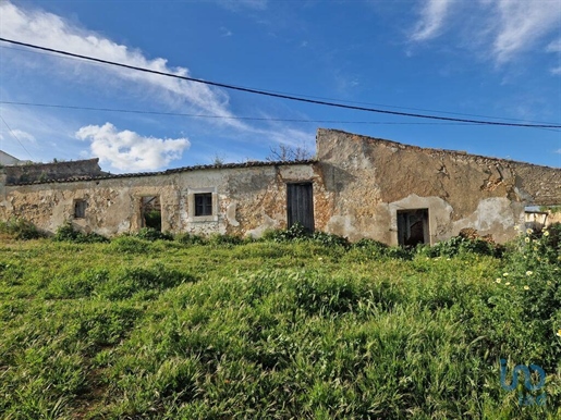 Home / Villa in Faro with 425,00 m²