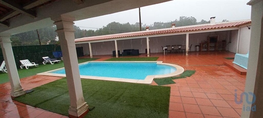 Home / Villa with 4 Rooms in Santarém with 372,00 m²